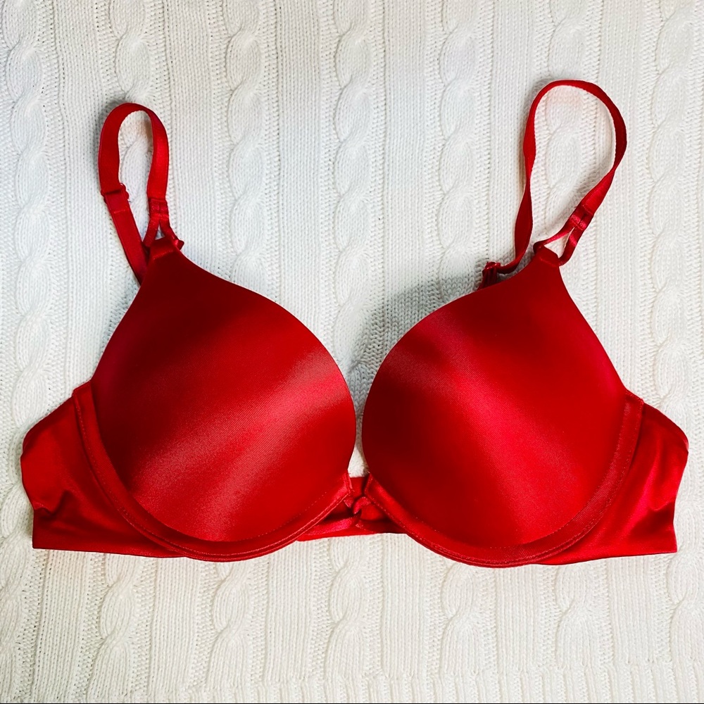 VICTORIA’S SECRET Miraculous Plunge Bra in Red❤️